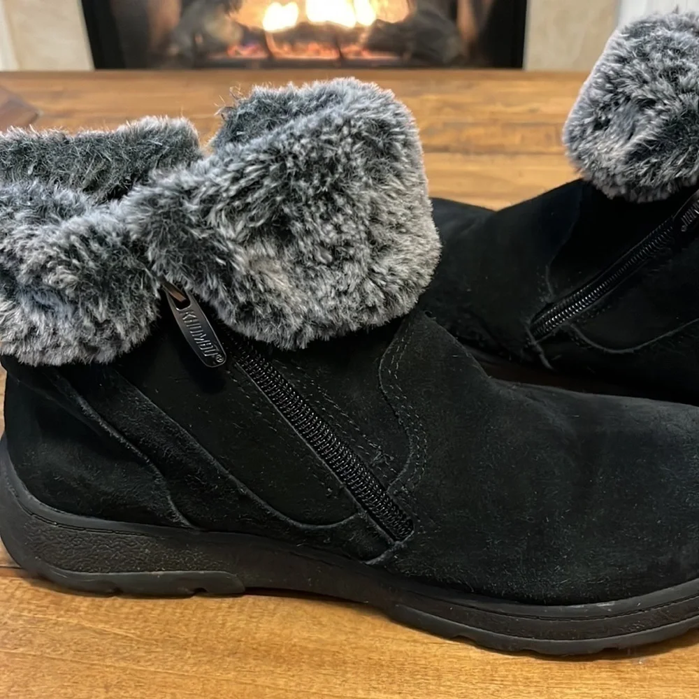 𝅺khombu black suede snow boots with faux fur trim, size 9, good condition